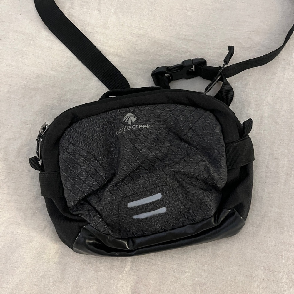 Eagle Creek Black Zip Up adjustable Fanny Pack